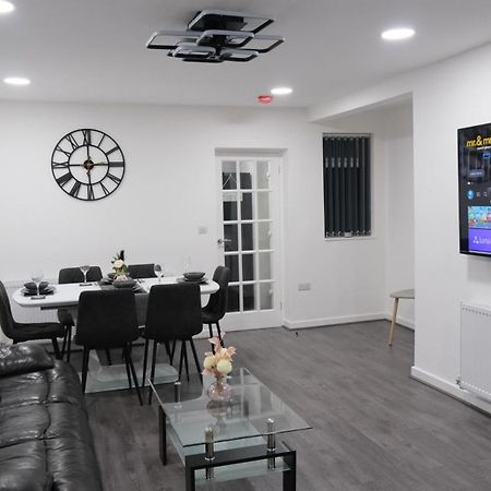 Modernized Three Bedroom House Near City Stadium, Attractions, City Centre - Sky N Netflix - Convenient Transport Μάντσεστερ Εξωτερικό φωτογραφία