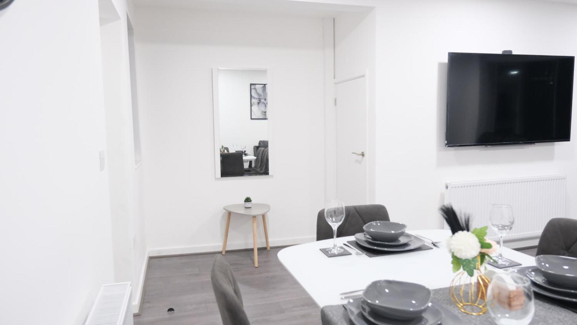 Modernized Three Bedroom House Near City Stadium, Attractions, City Centre - Sky N Netflix - Convenient Transport Μάντσεστερ Εξωτερικό φωτογραφία